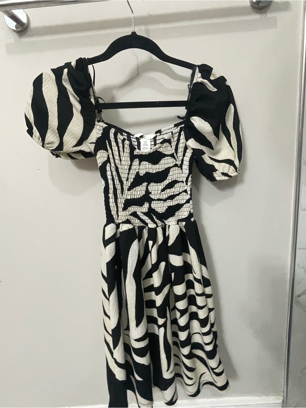 H&M Black and Cream Zebra-Print Mini Dress with Puff Sleeves - Picture 5 of 5